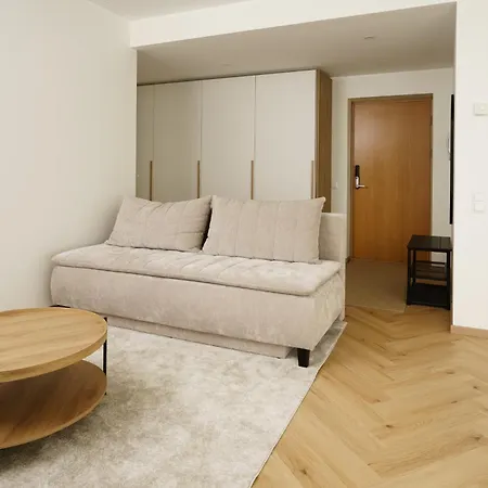 Stylish Veerenni With Panoramic Windows Apartmán